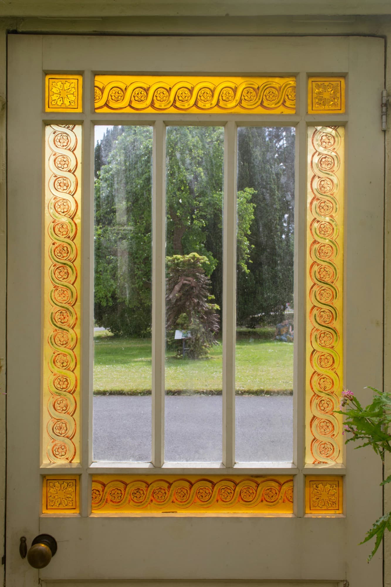 Porte vitree a frises ambrees, vitrail d'imposte et d'ouvrant